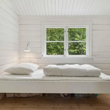 Hébergement de vacances Log House In 150 M To The Dronningmølle