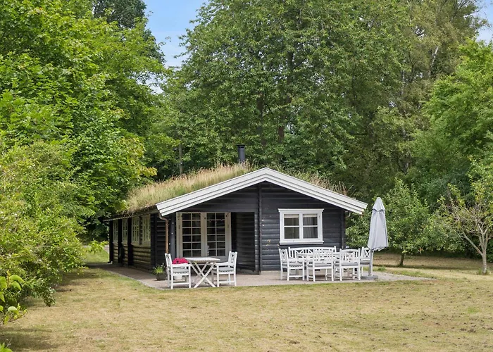 Log House In 150 M To The * Dronningmølle